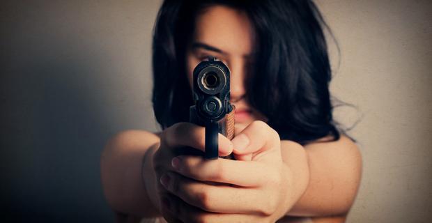 La impactante historia de la mujer que se gana la vida matando narcos-0
