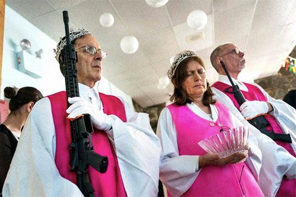 Matrimonios llevaron a bendecir sus armas a misa-0